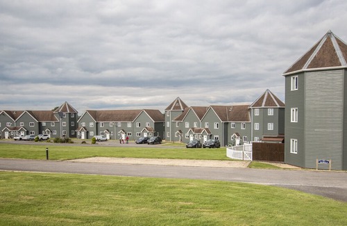 Wootton Bassett House | Holiday Home Within The Private Grounds Of The Wiltshire Leisure Village