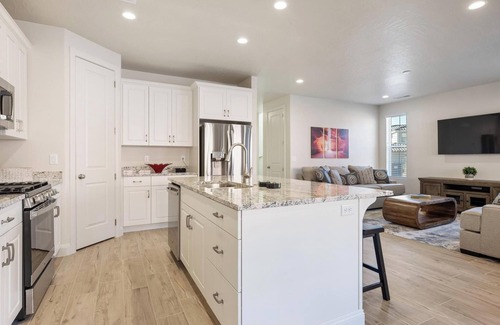 Washington House | Holiday Hideaway: Resort Style Amenities