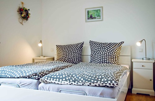 Rettin Apartment | Holiday home Viereck, Whg. 2, kl. - Cottage quadrangle