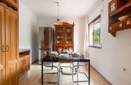 Alhaurin de la Torre House | Holiday Home 'Casa Los Manantiales' with Mountain View, Wi-Fi and Air Conditioning