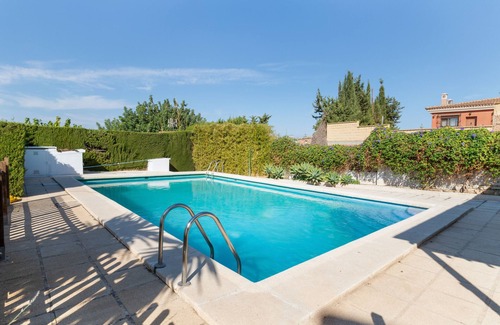 Alhaurin de la Torre House | Holiday Home 'Casa Los Manantiales' with Mountain View, Wi-Fi and Air Conditioning