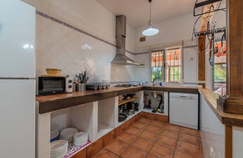 Arcos de la Frontera House | Holiday Home 'La Huerta Del Prado' with Mountain View, Wi-Fi and Air Conditioning