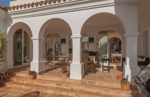Benalup-Casas Vieja House | Holiday Home 'Capuchina' with Private Pool, Wi-Fi and Air Conditioning
