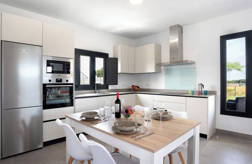 Barrio Nuevo House | Holiday Home 'Casa Valle' with Private Pool, Wi-Fi and Air Conditioning