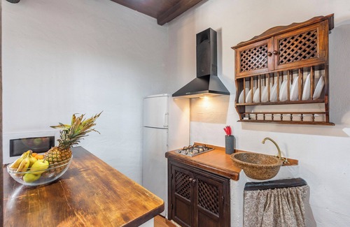 Moron de la Frontera House | Holiday Home 'Rural El Ventorrillo' with Pool & Wi-Fi