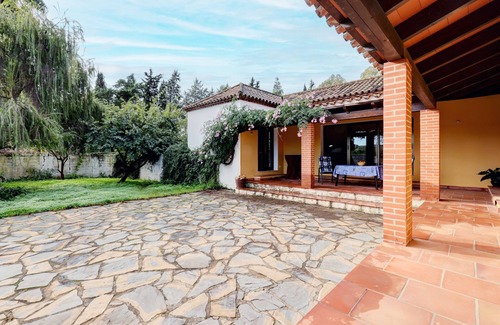 Jimena de la Frontera House | Holiday Home 'Finca Los Pájaros' with Private Terrace, Wi-Fi and Air Conditioning