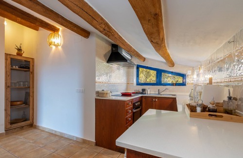 Santa Cristina de Aro Apartment | Holiday Home 'Mas Tinus - Laurel' with Mountain View and Wi-Fi