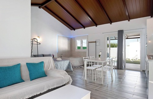 San Ambrosio House | Holiday Home 'La Teja 3' with Private Pool, Wi-Fi and Air Conditioning