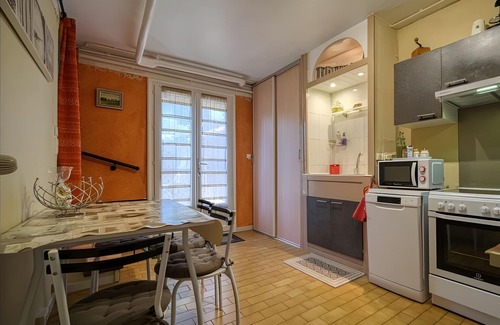 Chateauneuf-du-Rhone House | Holiday Home 'La Bastide De La Coda' with Wi-Fi