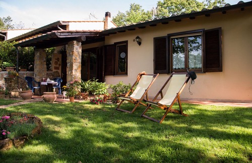 Monteverdi Marittimo House | Holiday Home in Montevedi