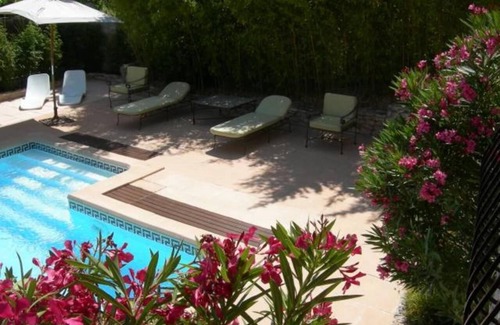 Carnoux-en-Provence House | Holiday Home 'Maisonnette Avec Piscine' with Shared Pool, Private Terrace and Wi-Fi