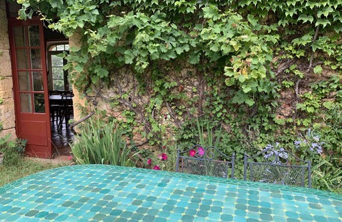 Mauzens-et-Miremont House | Holiday Home 'Grande Maison Au Milieu Des Bois' with Private Terrace, Private Garden and Wi-Fi