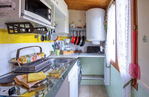 Saint-Jean-de-Monts House | Holiday Home 'Entre Plages À 2kms Et Forêt' with Private Terrace, Shared Garden and Wi-Fi
