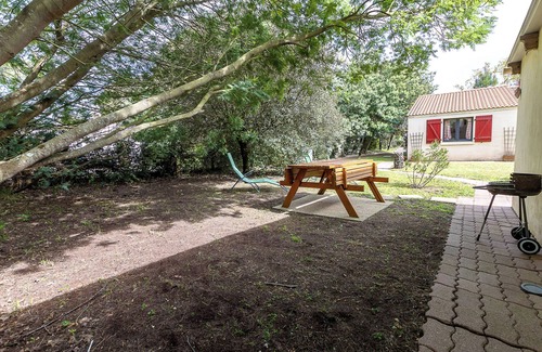 Saint-Jean-de-Monts House | Holiday Home 'Entre Plages À 2kms Et Forêt' with Private Terrace, Shared Garden and Wi-Fi