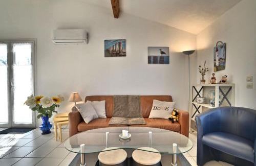 La Cotiniere House | Holiday Home Le Pêcheur by Interhome