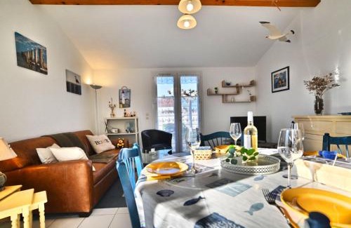 La Cotiniere House | Holiday Home Le Pêcheur by Interhome