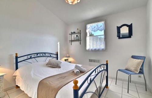 La Cotiniere House | Holiday Home Le Pêcheur by Interhome
