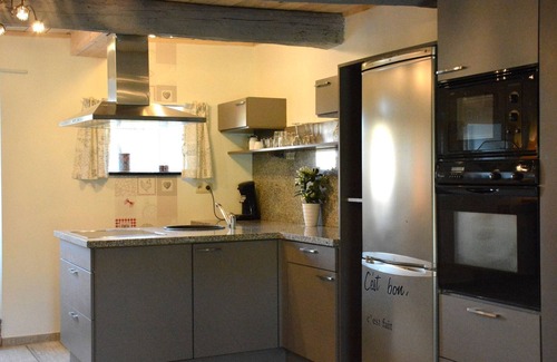 Amonines House | Holiday Home Érezée near River and Forest