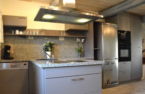 Amonines House | Holiday Home Érezée near River and Forest