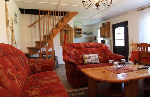 Lubmin House | Holiday Home '1' with Private Terrace, Shared Garden and Wi-Fi