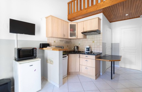 Reynes House | Holiday Home 5 with Mountain View and Shared Pool
