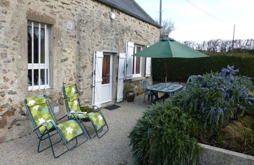 Aumeville-Lestre House | Holiday home 6 people, completely renovated, with green space and parking.
