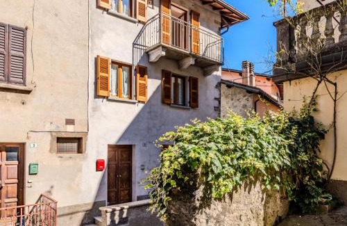 Claino Con Osteno House | Holiday Home A Casa di Lale by Interhome
