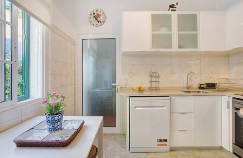 Santa Luzia House | Holiday Home 'A Minha Casa' with Sea View, Private Terrace and Wi-Fi