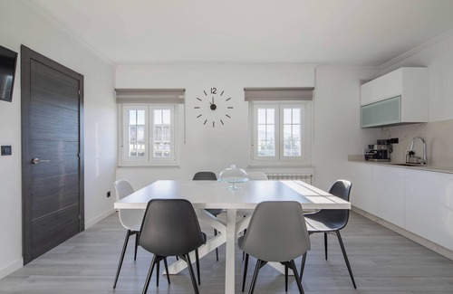 Cee House | Holiday Home 'A Neida Con Vistas Al Mar' with Sea View, Private Terrace and Wi-Fi
