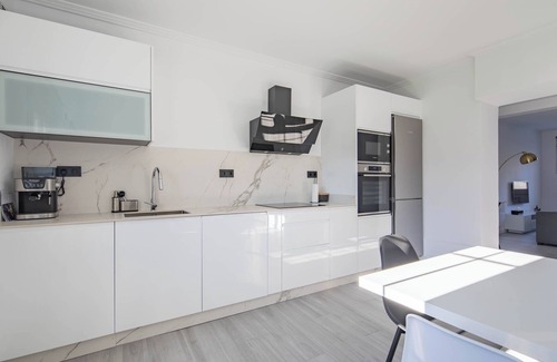 Cee House | Holiday Home 'A Neida Con Vistas Al Mar' with Sea View, Private Terrace and Wi-Fi