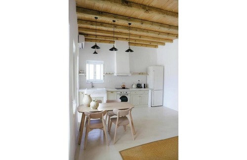 Tinos House | Holiday Home 'Agapi Home' with Private Terrace, Wi-Fi and Air Conditioning