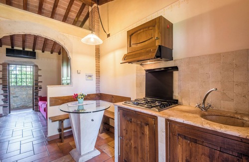 Serre di Rapolano Other | Holiday Home "Agriturismo Ischieto - Il Pino" with Shared Pool and Wi-Fi
