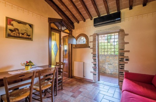 Serre di Rapolano Other | Holiday Home "Agriturismo Ischieto - Il Pino" with Shared Pool and Wi-Fi