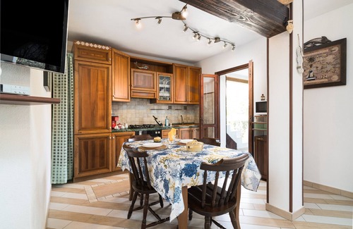 Budoni House | Holiday Home 'Al Mare Da Pépé' Near the Beach with Terrace, Garden and Air Conditioning