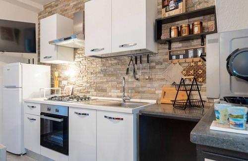 Loceri House | Holiday Home 'Al Vico Dante' with Garden, Wi-Fi and Air Conditioning