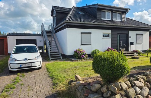 Leck House | Holiday Home 'Alame' with Shared Terrace, Private Garden and Wi-Fi