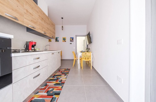 Fondachello House | Holiday Home 'Alba’s Home - Van Gogh' with Balcony, Wi-Fi and Air Conditioning