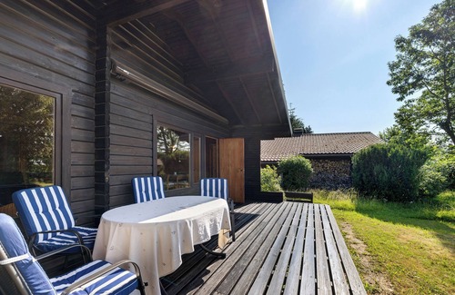 Starzach House | Holiday Home 'Albblick' with Private Terrace, Private Garden and Wi-Fi