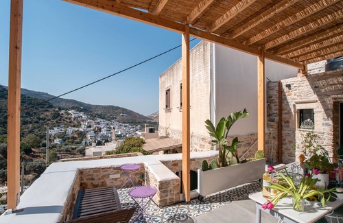 Filoti House | Holiday Home 'Almond Blossom Cottage' with Mountain View, Private Terrace and Wi-Fi