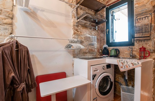 Filoti House | Holiday Home 'Almond Blossom Cottage 1' with Shared Terrace, Wi-Fi and Air Conditioning