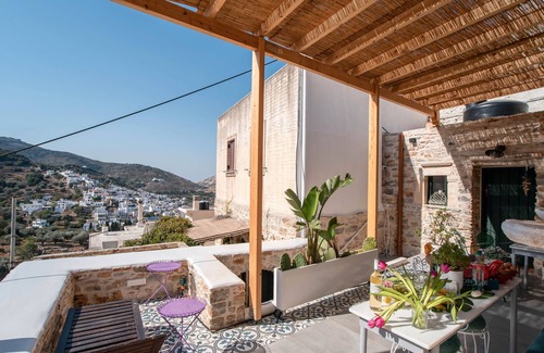 Filoti House | Holiday Home 'Almond Blossom Cottage 1' with Shared Terrace, Wi-Fi and Air Conditioning