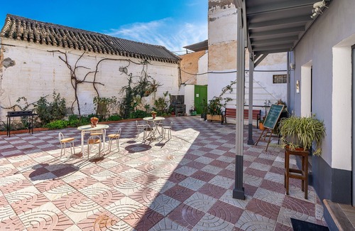 Otura House | Holiday Home "Alojamientos Sierra Nevada Viva" with Mountain View, Shared Pool & Wi-Fi