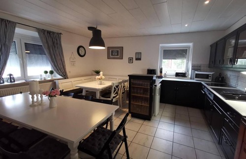Altmannstein House | Holiday Home 'Am Limes' with Private Terrace, Private Garden and Wi-Fi