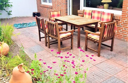 Ditzum House | Holiday Home "Am Sielblick in Ditzum" with Garden and Wi-Fi; Pets Welcome