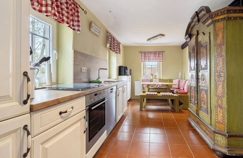 Waischenfeld House | Holiday Home 'Annodazumol' with Private Terrace, Private Garden and Wi-Fi