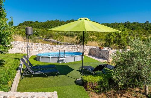 Benkovac House | Holiday home Ante with beautiful private garden