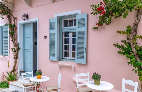 Tinos Town House | Holiday Home 'Apano Vrysi Tinos 3' with Shared Terrace, Wi-Fi and Air Conditioning