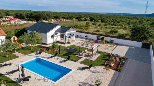 Municipality of Sukosan Villa | Holiday home Aprilis with pool, jacuzzi and sauna
