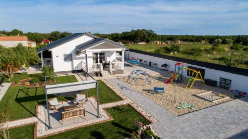 Municipality of Sukosan Villa | Holiday home Aprilis with pool, jacuzzi and sauna