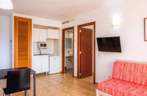 Son Servera House | Holiday Home 'Apto Con Terraza 202' with with Shared Pool, Private Terrace and Air Conditioning